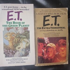E.T. The Extra-Terrestrial In His Adventure On Earth + Book Of Green Planet Lot